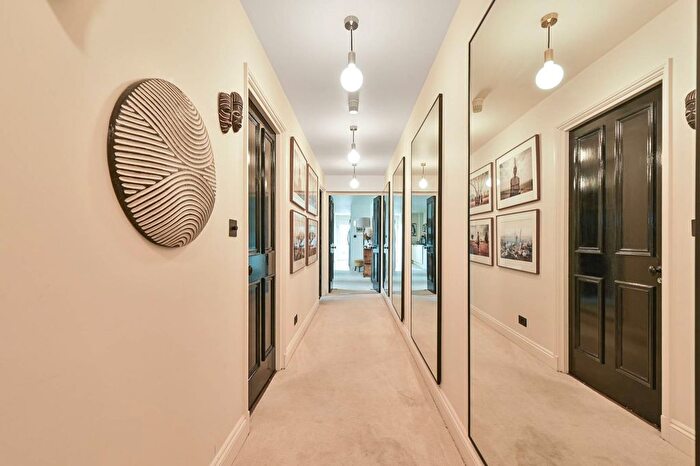 2 Bedroom Flat To Rent In Ormonde Court, Belsize Park, London, NW3