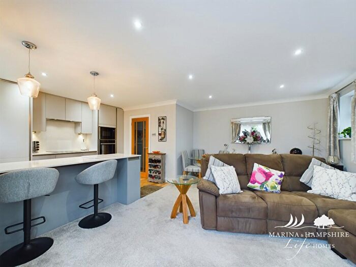 2 Bedroom Detached Bungalow For Sale In Gate House Road, Fareham, PO16