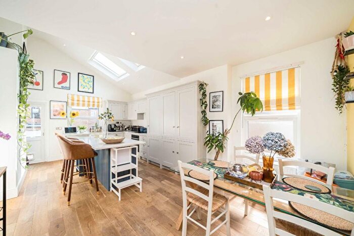 4 Bedroom Maisonette For Sale In Credenhill Street, Streatham, SW16
