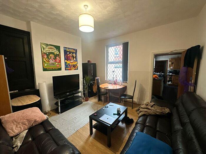 6 Bedroom Terraced House To Rent In Brudenell Mount, Hyde Park, Leeds, LS6