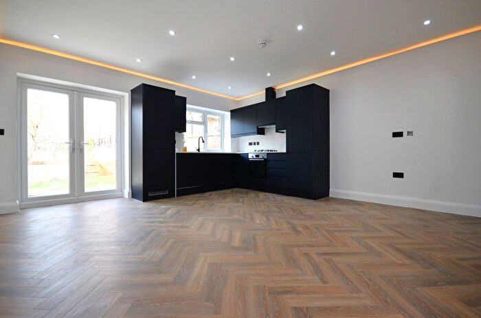 2 Bedroom Flat To Rent In Church Road, London, W3