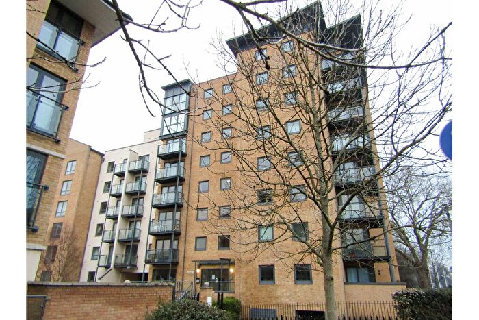 2 Bedroom Flat To Rent In Victoria Way, Woking, Surrey, GU21