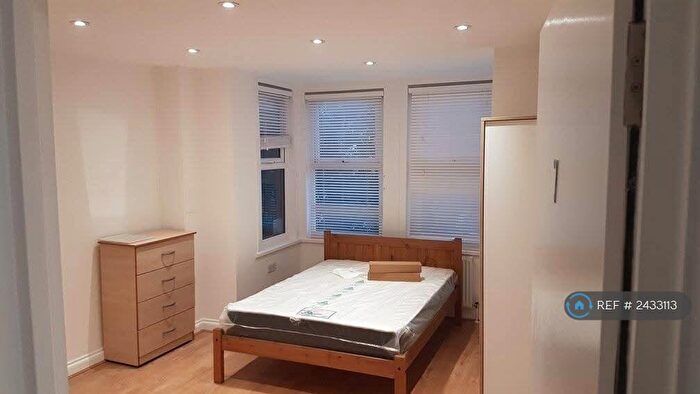Studio To Rent In Valentines Road, Ilford, IG1
