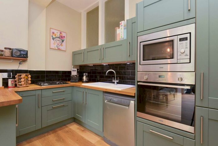 2 Bedroom Flat For Sale In Cargil Terrace, Trinity, Edinburgh, EH5