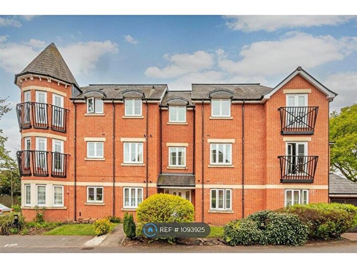 2 Bedroom Flat To Rent In Collingtree Court, Solihull, B92