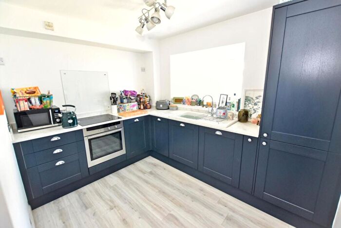 2 Bedroom Flat For Sale In Third Avenue, Cliftonville, CT9 - Photo 9