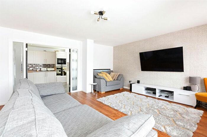 5 Bedroom House To Rent In Lonsdale Crescent, Dartford, DA2