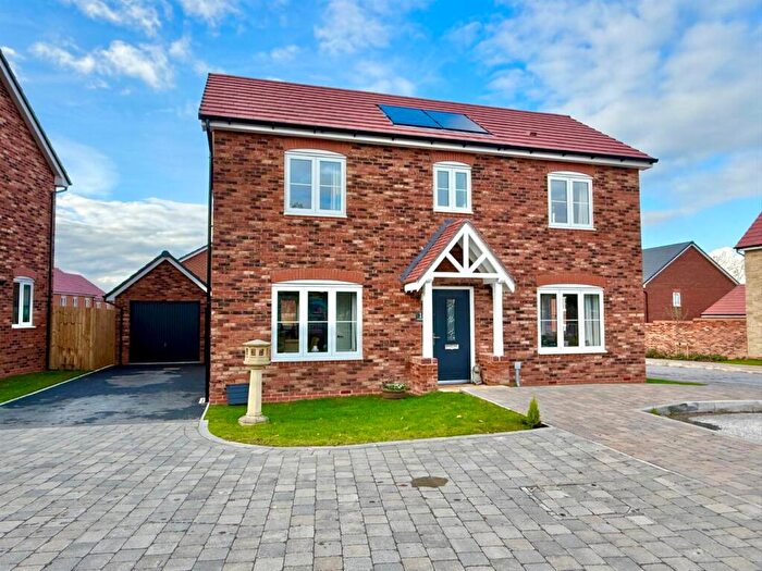 3 Bedroom Detached House For Sale In Cypress Close, Macclesfield, SK11