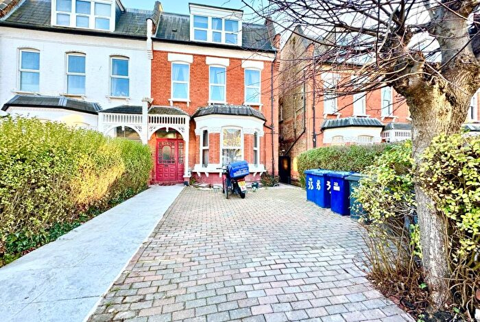 Studio To Rent In Woodside Park Road, North Finchley, London, Rt, N12