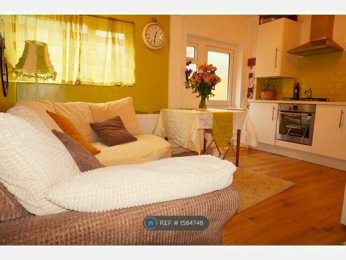 2 Bedroom Maisonette To Rent In Berwick Avenue, London, UB4