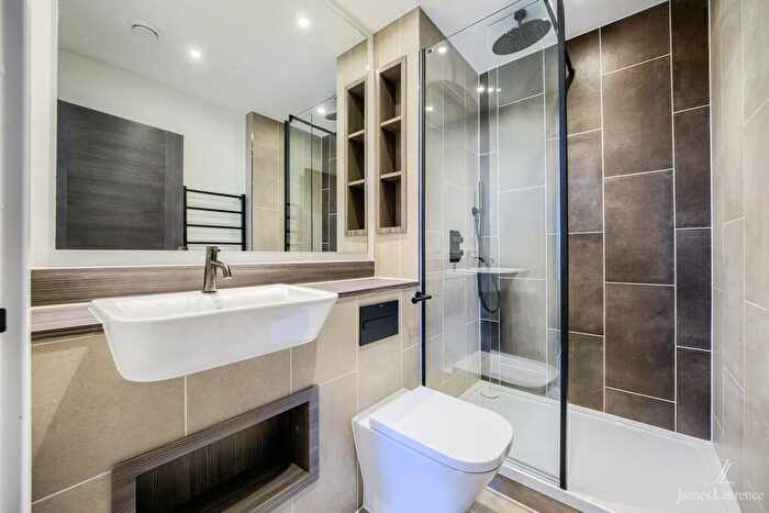 2 Bedroom Apartment To Rent In The Barker, Snow Hill Wharf, Birmingham City Centre, B4