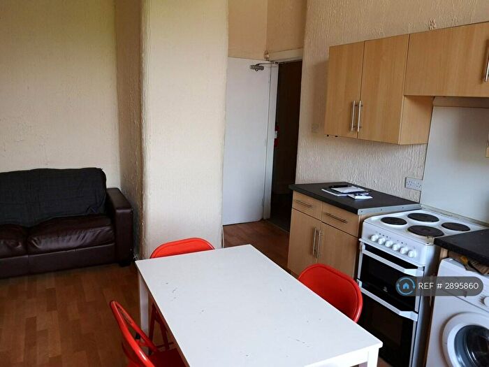 4 Bedroom Flat To Rent In Derby Street, Glasgow, G3