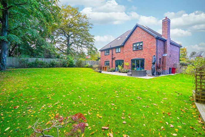 6 Bedroom Detached House For Sale In Hillhouse Court, New Road, Wingerworth, S42