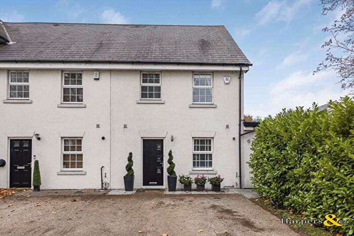 4 Bedroom Terraced House For Sale In Calvert Drive, Dartford, DA2