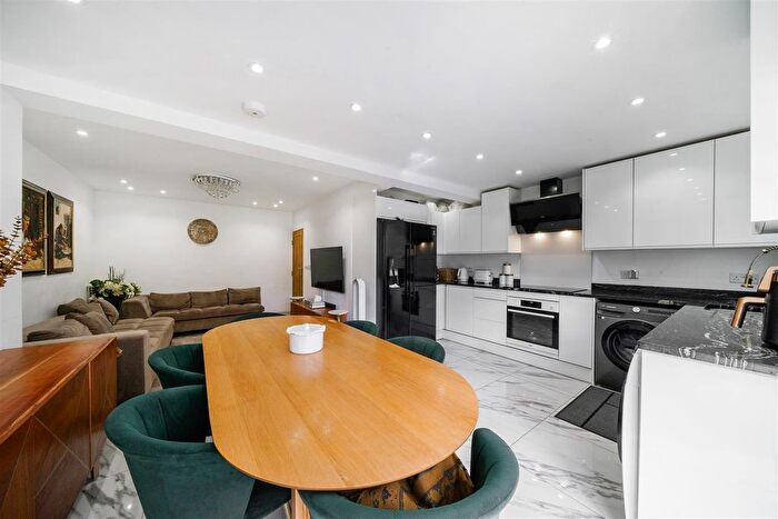 3 Bedroom End Of Terrace House For Sale In Robin Hood Way, Greenford, UB6