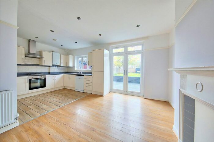 3 Bedroom Semi-Detached House To Rent In Blacklands Road, London, SE6