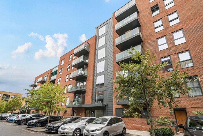 2 Bedroom Flat For Sale In Redwell House, Singapore Road, London, W13