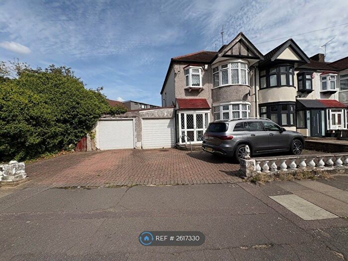 4 Bedroom End Of Terrace House To Rent In Headley Drive, Ilford, IG2