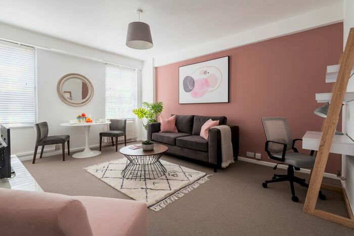 2 Bedroom Flat To Rent In Dolphin Square, Chichester Street, London, SW1V