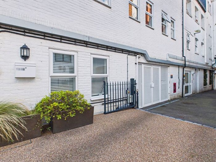 2 Bedroom Flat For Sale In High Street, Tonbridge, TN9