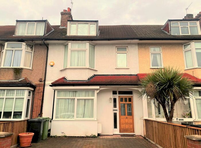 5 Bedroom House To Rent In Thornsbeach Road, Catford, London, SE6