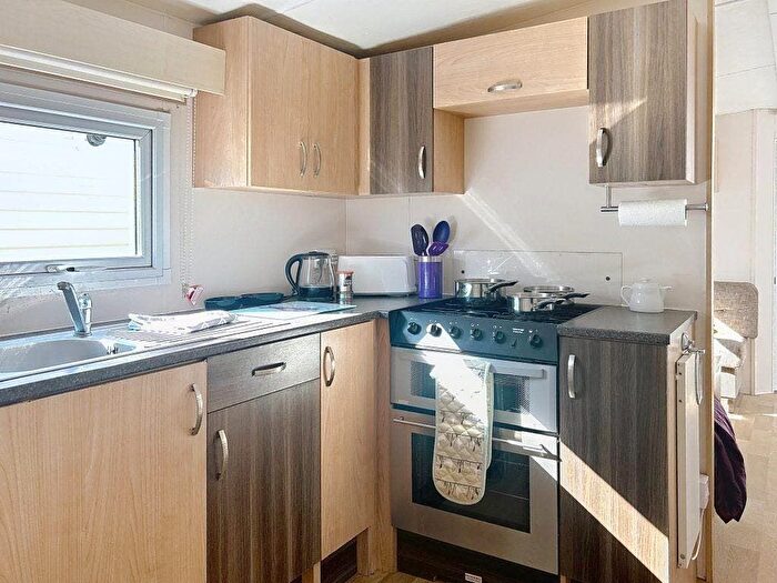 3 Bedroom Park Home For Sale In Crantock, Newquay, TR8