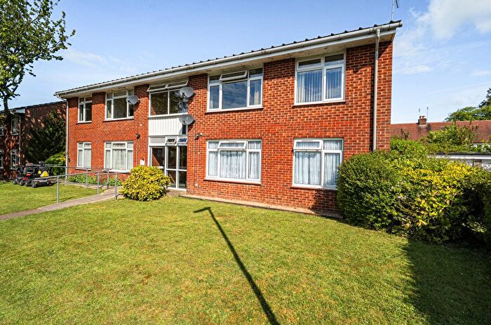 1 Bedroom Flat For Sale In Ashburton Close, Alresford, Hampshire, SO24