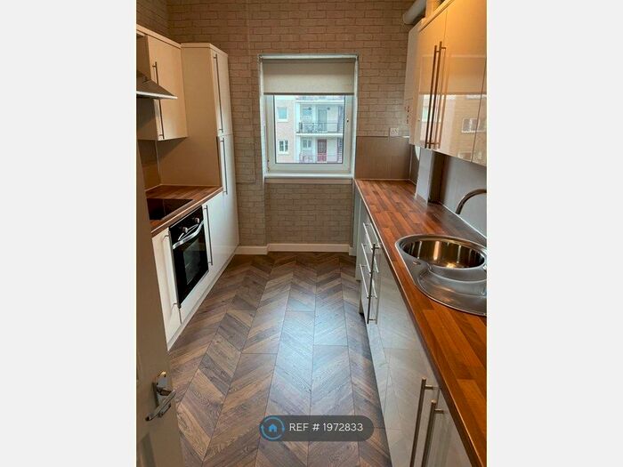 3 Bedroom Flat To Rent In Banchory Avenue, Glasgow, G43