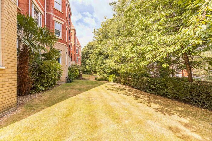 2 Bedroom Flat To Rent In Knyveton Road, Bournemouth, BH1