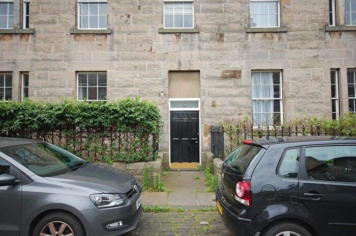 2 Bedroom Flat To Rent In East Broughton Place, New Town, Edinburgh, EH1