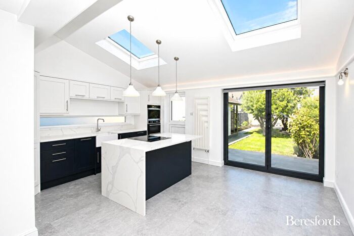 3 Bedroom Semi-Detached House To Rent In Perry Street, CM12