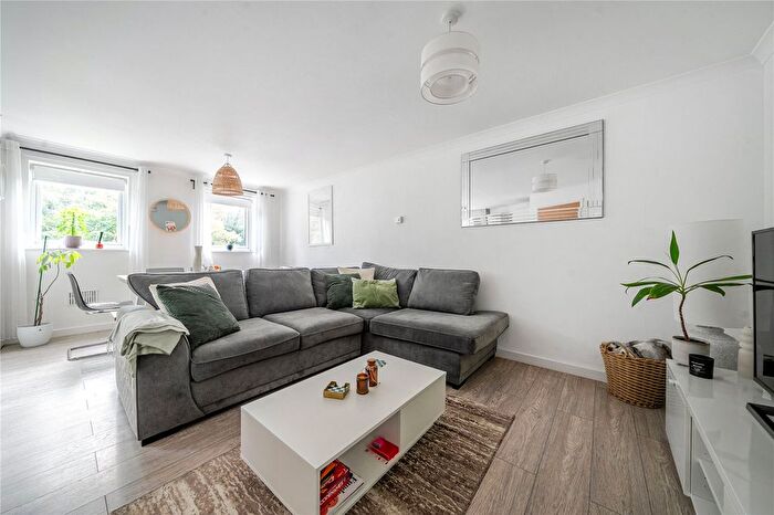 1 Bedroom Flat To Rent In Seal Road, Sevenoaks, Kent, TN14