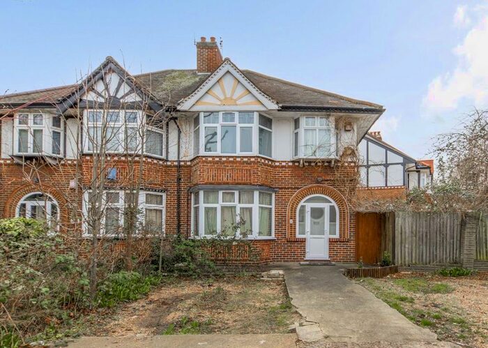 3 Bedroom Property To Rent In Brunswick Gardens, London, W5