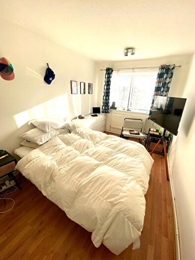 3 Bedroom Flat To Rent In Font Hills, London, N2