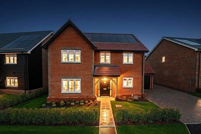 4 Bedroom Detached House For Sale In Hackney Way, Mortimer Common, Reading, Berkshire, RG7