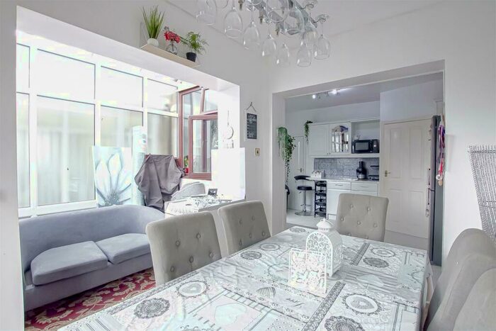 4 Bedroom Semi-Detached House To Rent In Barkerhouse Road, Nelson, BB9