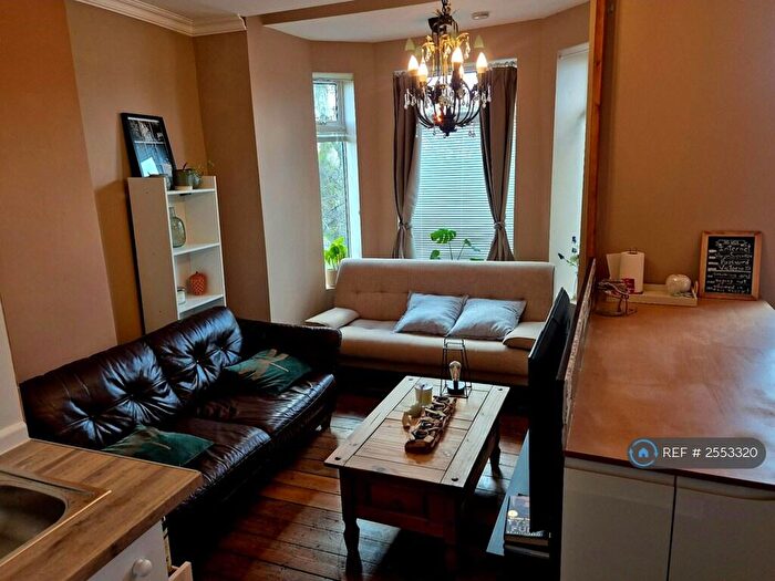 2 Bedroom Flat To Rent In Gloucester Road, Salford, M6