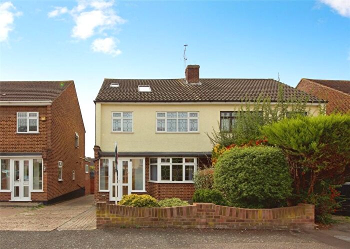 4 Bedroom Semi-detached House For Sale In Arlington Gardens, Romford, RM3