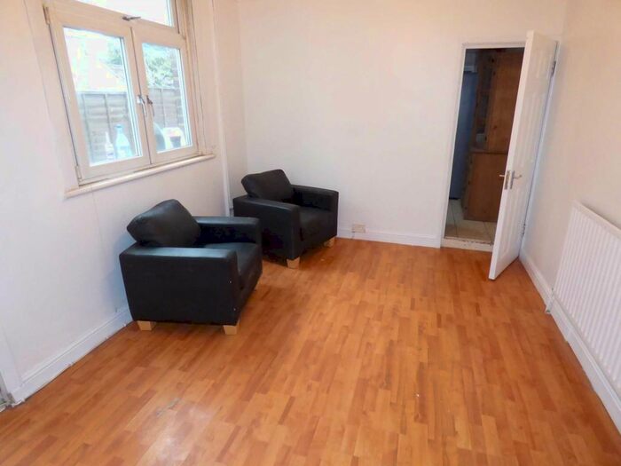 2 Bedroom Flat To Rent In Clarendon Road, Luton, LU2