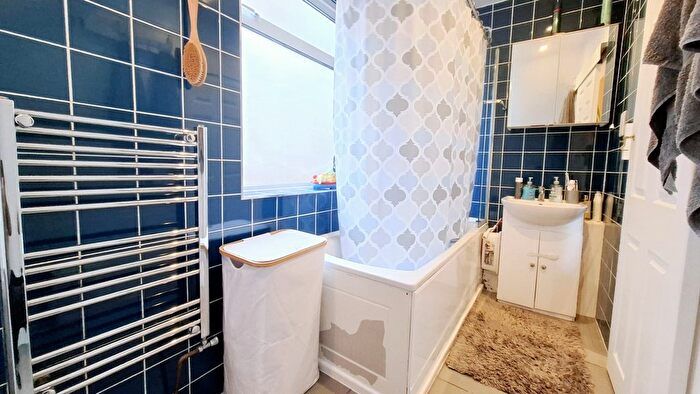 2 Bedroom Flat To Rent In Deacon Road, London, NW2