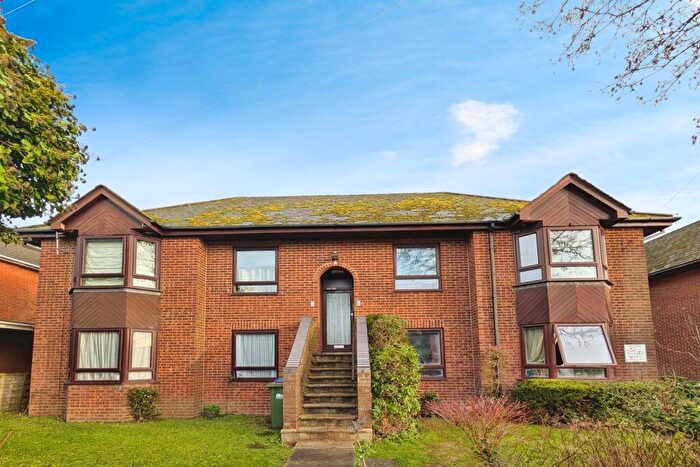 1 Bedroom Flat To Rent In The Pines, SO16