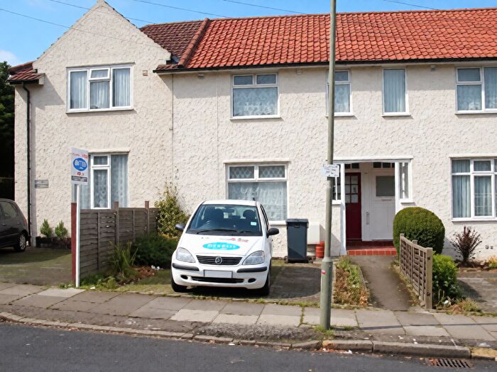 3 Bedroom Terraced House To Rent In Edgware, HA8