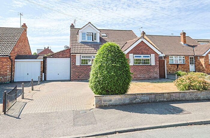 5 Bedroom Detached Bungalow For Sale In Sandon Road, Cheshunt, EN8