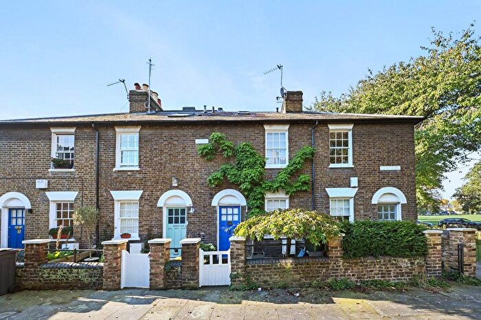 3 Bedroom Property To Rent In Castle Place, Chiswick, W4