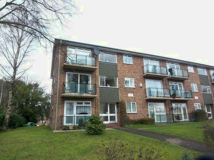2 Bedroom Flat To Rent In Gable End, Clockhouse Road, Farnborough GU14
