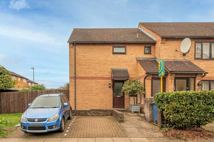 1 Bedroom Flat To Rent In Sycamore Hill, Friern Barnet, London, N11