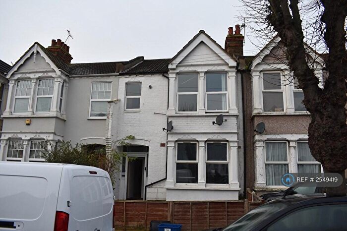 2 Bedroom Flat To Rent In Victoria Road, Southend-On-Sea, SS1