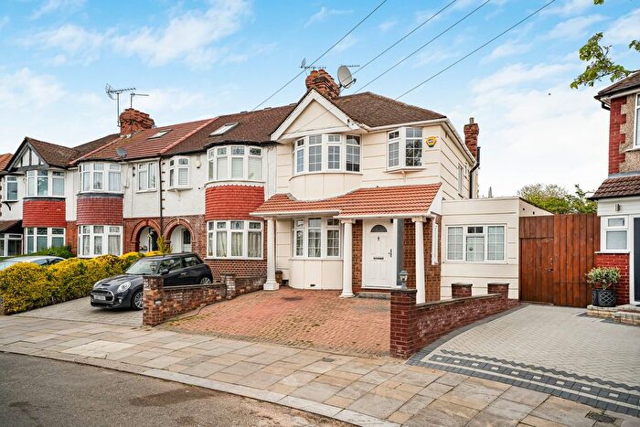 4 Bedroom Property For Sale In Devon Close, Perivale, Greenford, UB6