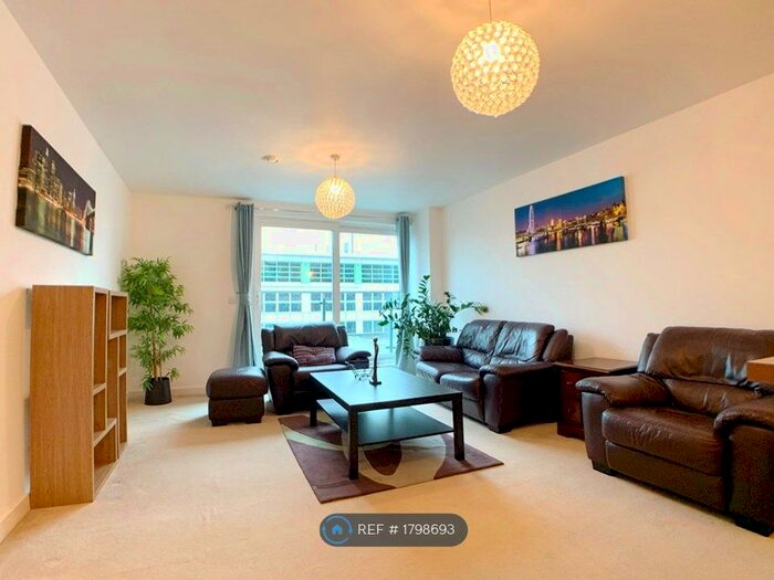 2 Bedroom Flat To Rent In Mercer Walk, Uxbridge, UB8