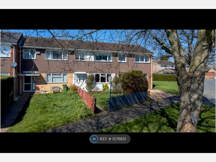 3 Bedroom Semi-Detached House To Rent In Sutherland Grove, Bletchley, Milton Keynes, MK3